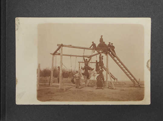 Лот из 4 предметов : 1. Кирков Г. Фотография «Штаб 1-й Гвардейской пехотдивизии» [Б. м., 1890-1891].